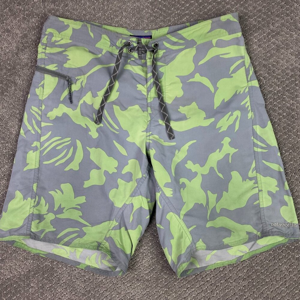 Patagonia Wavefarer Board Shorts Men's 34 Green Gray Floral tropical Swim